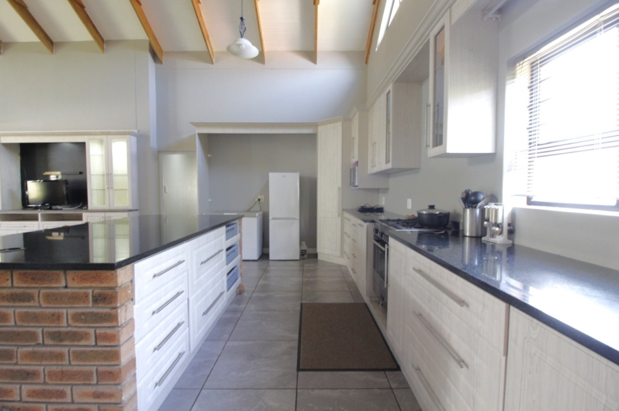 5 Bedroom Property for Sale in Noorsekloof Eastern Cape